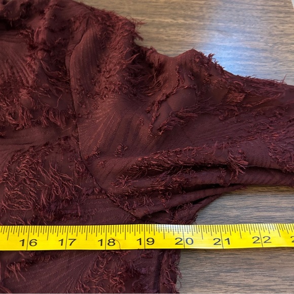 ❤️ H&M Burgundy Textured Button-Down Blouse S - Picture 8 of 10